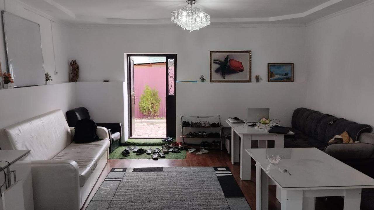 Nomadstan CAPSULE Hostel Karakol Buitenkant foto